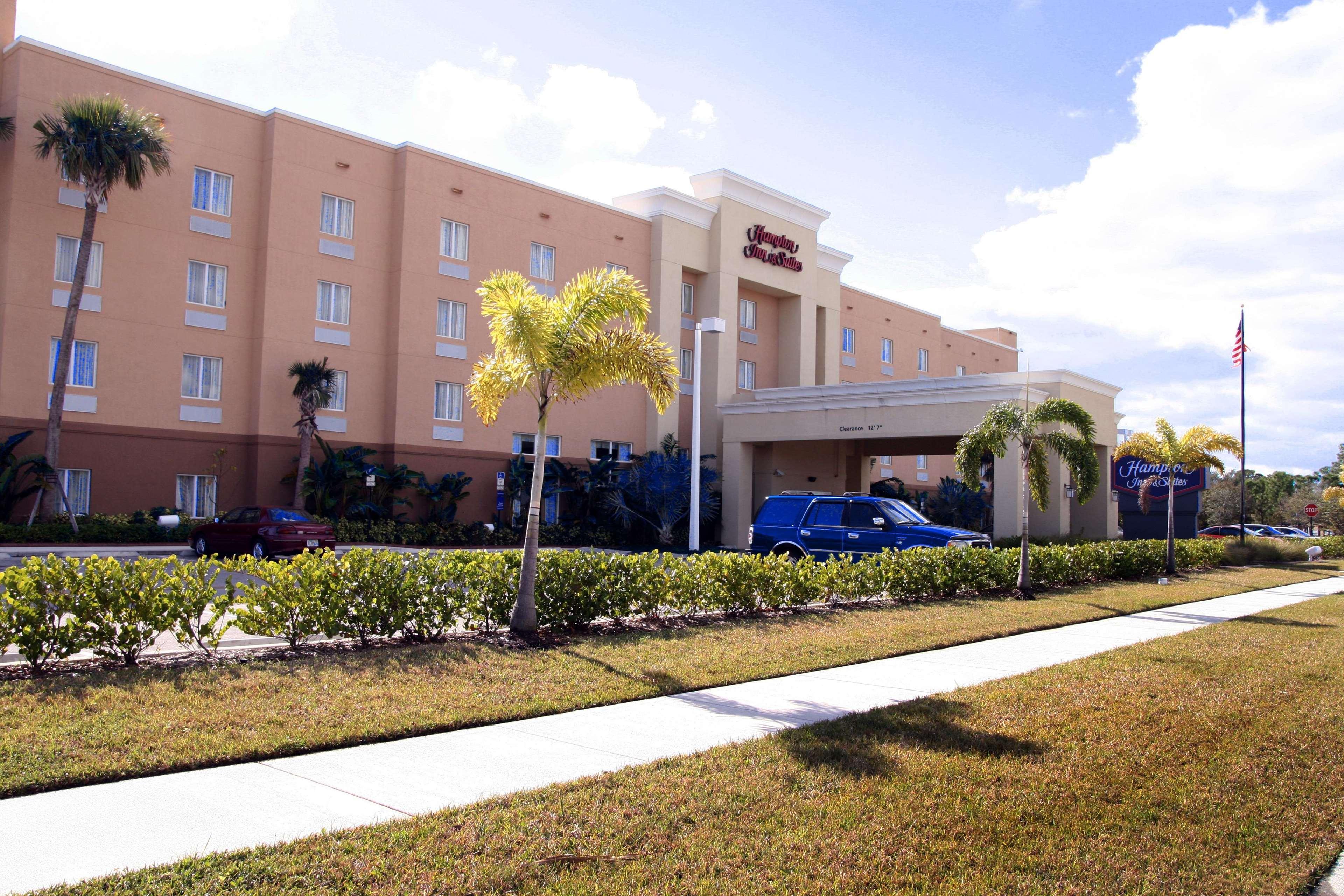 Hampton Inn & Suites - Fort Pierce Exterior photo